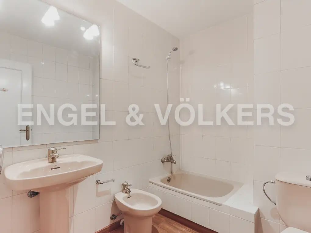 3 slaapkamer Flat te huur in Valencia stad met garage - € 2.800 (Ref: 10035675)