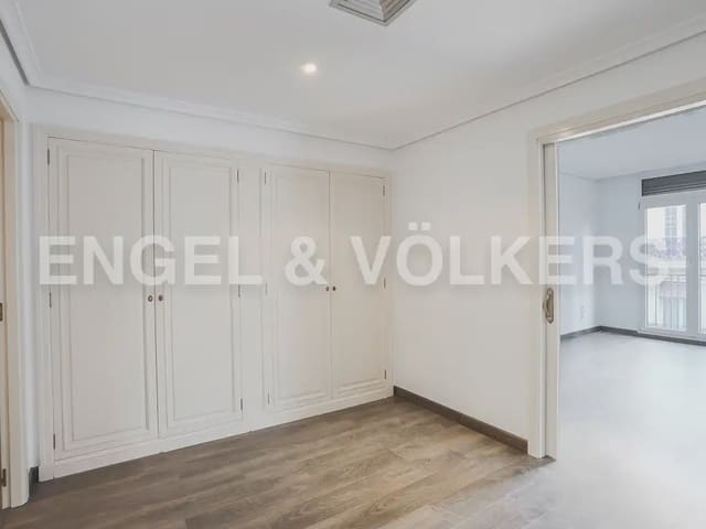3 slaapkamer Flat te huur in El Pla del Remei, Valencia stad met garage - € 2.800 (Ref: 10035675)