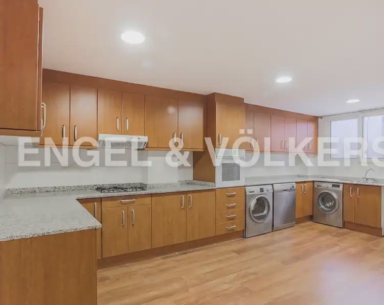 3 slaapkamer Flat te huur in Valencia stad met garage - € 2.800 (Ref: 10035675)
