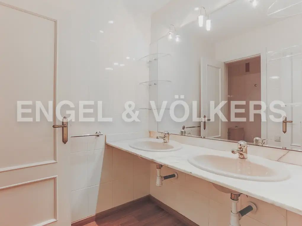 3 slaapkamer Flat te huur in Valencia stad met garage - € 2.800 (Ref: 10035675)