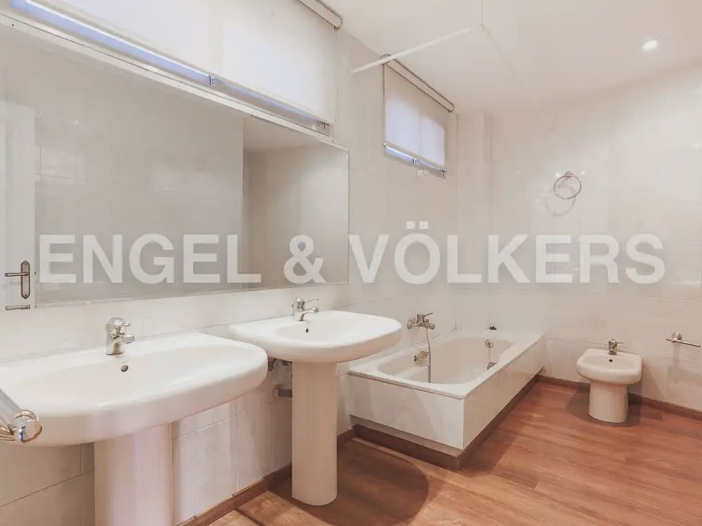 3 slaapkamer Flat te huur in Valencia stad met garage - € 2.800 (Ref: 10035675)