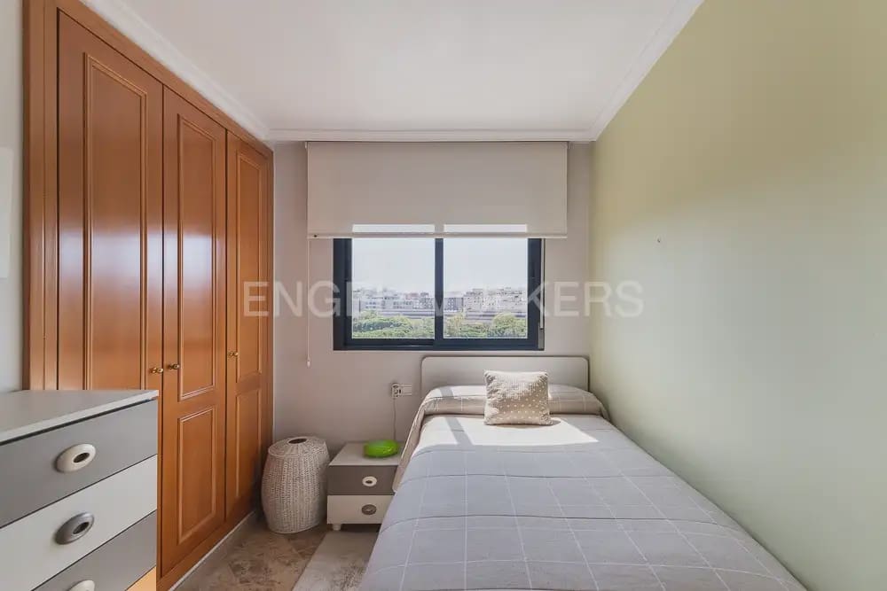 Piso de 4 habitaciones en València ciudad en alquiler con garaje - 2.500 € (Ref: 10035676)
