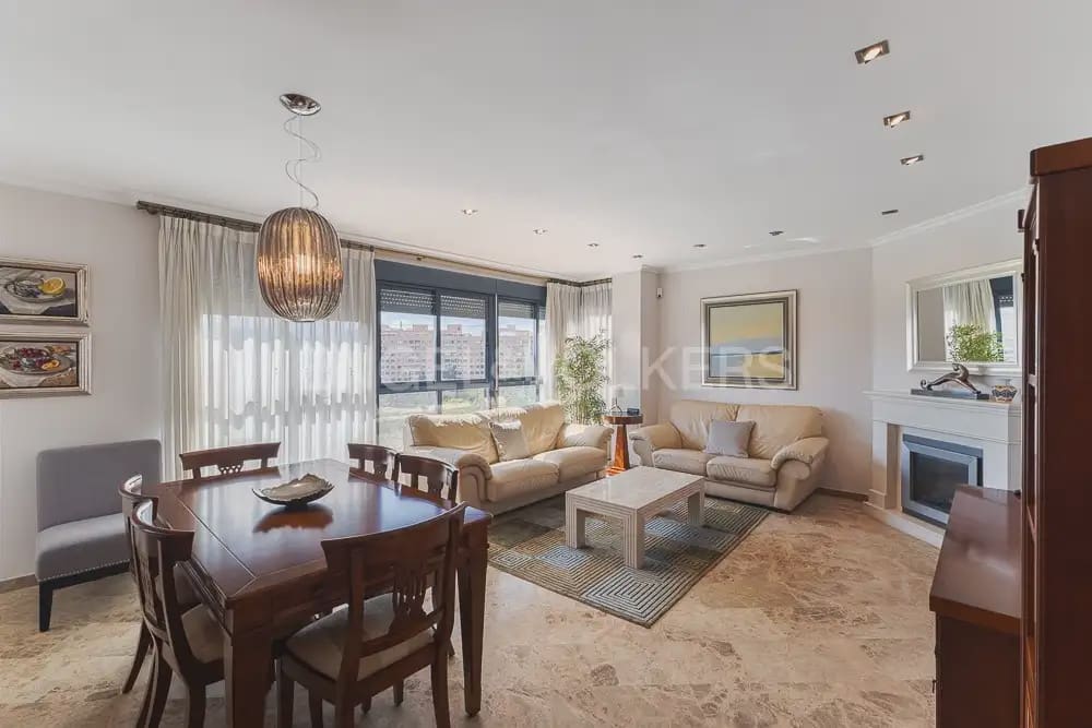 Piso de 4 habitaciones en València ciudad en alquiler con garaje - 2.500 € (Ref: 10035676)