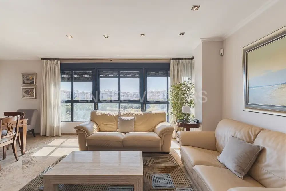 Piso de 4 habitaciones en València ciudad en alquiler con garaje - 2.500 € (Ref: 10035676)