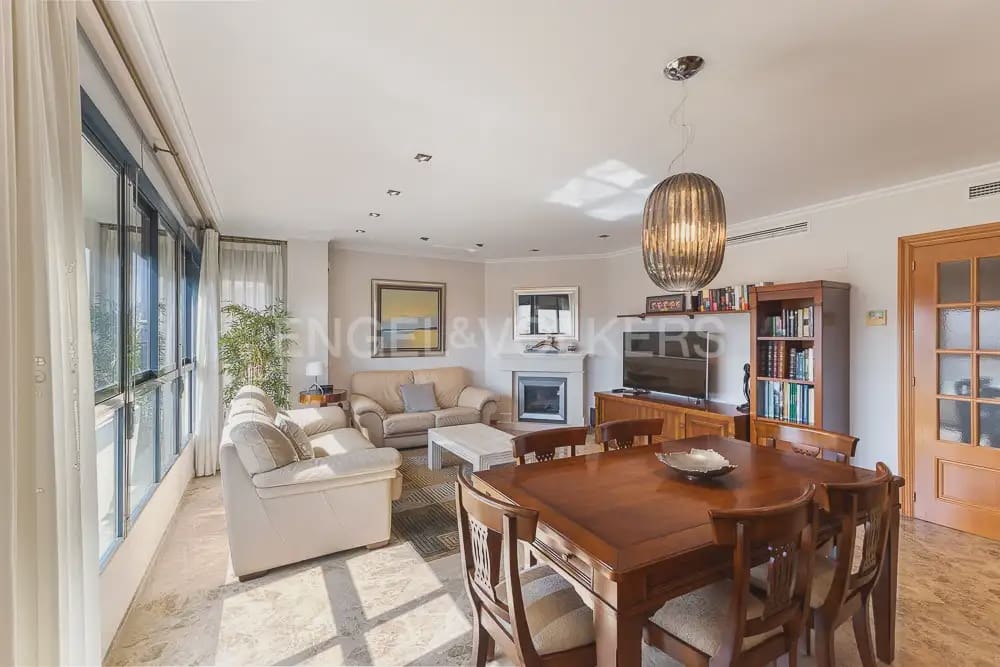 Piso de 4 habitaciones en València ciudad en alquiler con garaje - 2.500 € (Ref: 10035676)
