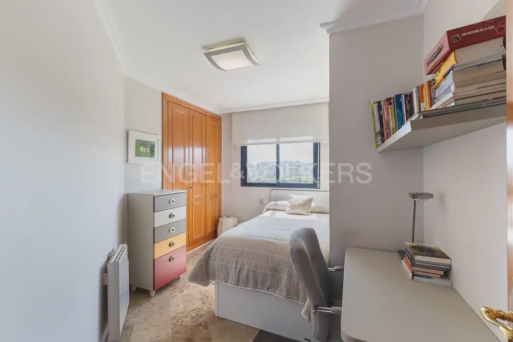 Piso de 4 habitaciones en València ciudad en alquiler con garaje - 2.500 € (Ref: 10035676)