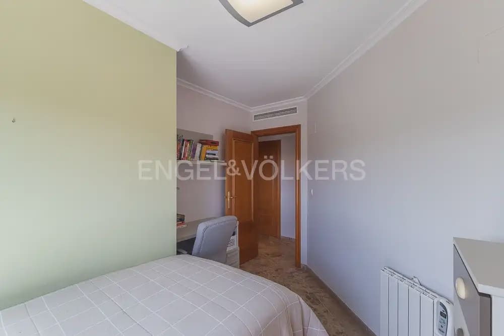 Piso de 4 habitaciones en València ciudad en alquiler con garaje - 2.500 € (Ref: 10035676)