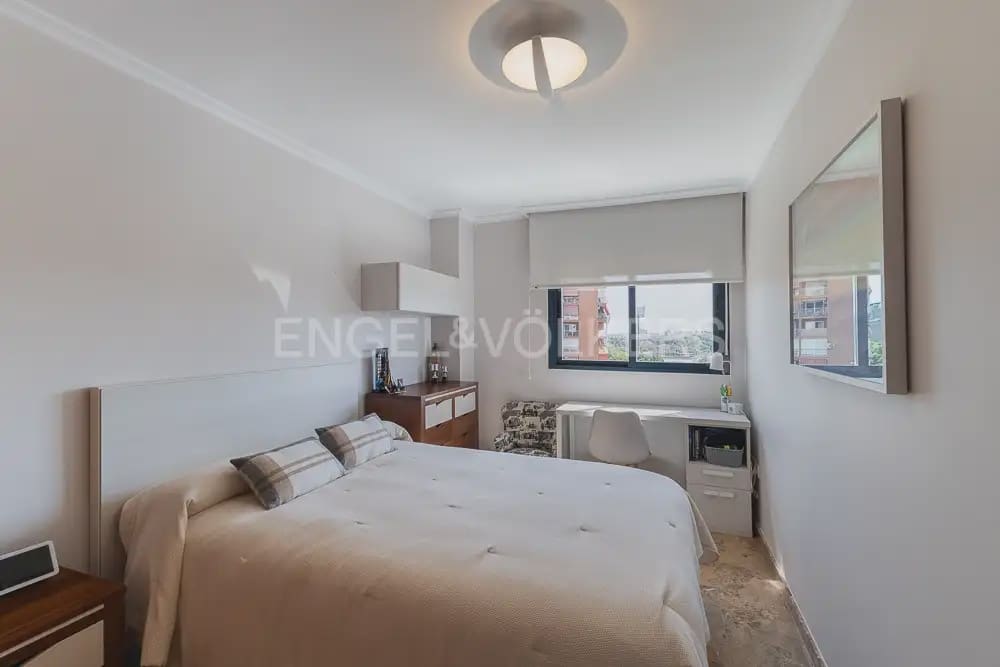 Piso de 4 habitaciones en València ciudad en alquiler con garaje - 2.500 € (Ref: 10035676)
