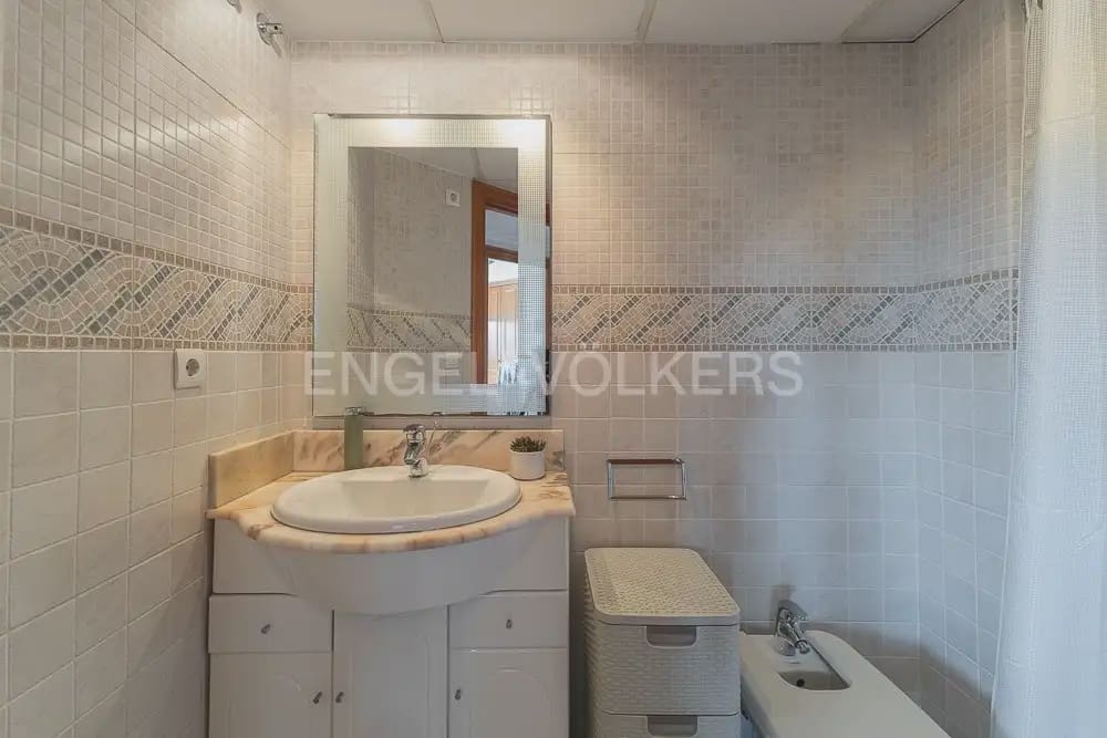 Piso de 4 habitaciones en València ciudad en alquiler con garaje - 2.500 € (Ref: 10035676)