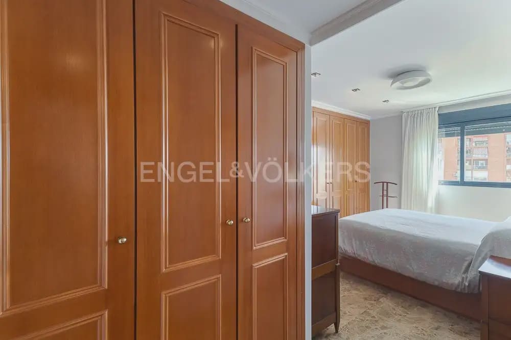 Piso de 4 habitaciones en València ciudad en alquiler con garaje - 2.500 € (Ref: 10035676)