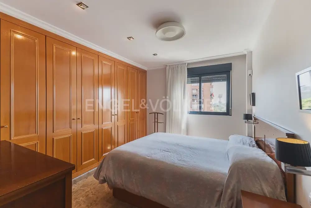 Piso de 4 habitaciones en València ciudad en alquiler con garaje - 2.500 € (Ref: 10035676)