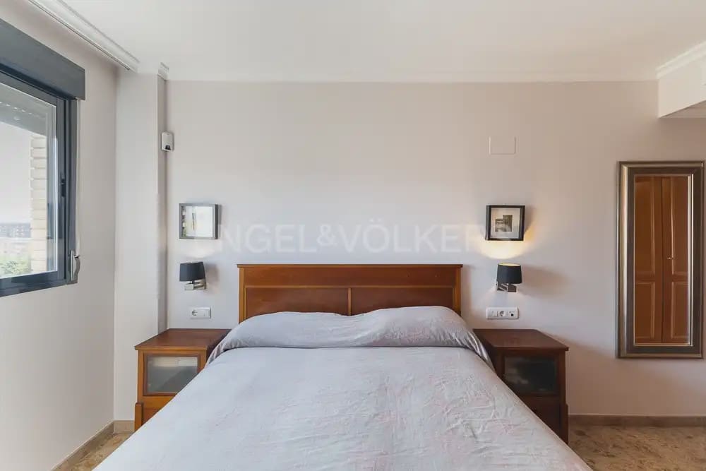 Piso de 4 habitaciones en València ciudad en alquiler con garaje - 2.500 € (Ref: 10035676)