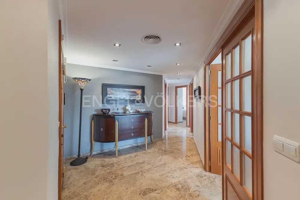 Piso de 4 habitaciones en València ciudad en alquiler con garaje - 2.500 € (Ref: 10035676)