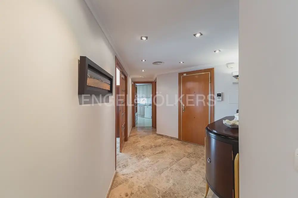Piso de 4 habitaciones en València ciudad en alquiler con garaje - 2.500 € (Ref: 10035676)