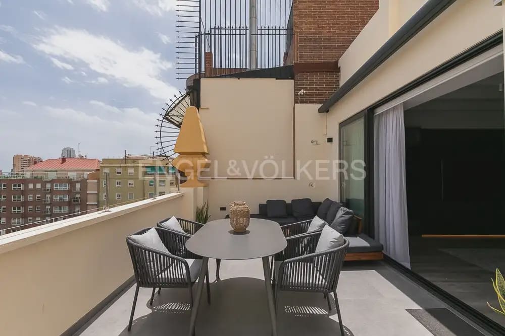 2 Zimmer Wohnung zu vermieten in Valencia Stadt - 3.000 € (Ref: 10035677)