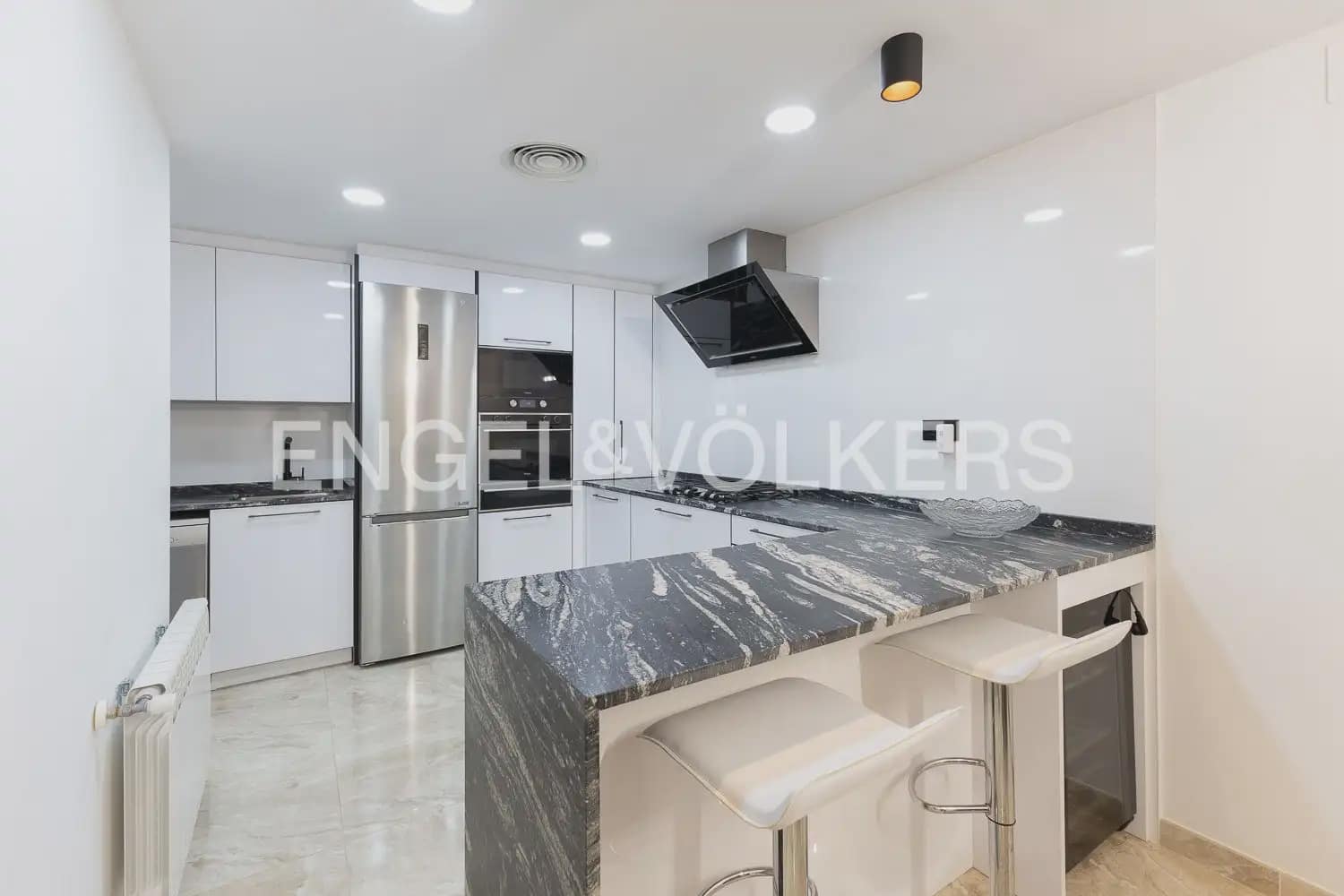 4 bedroom Townhouse for sale in Benifaio with garage - € 385,000 (Ref: 10035680)