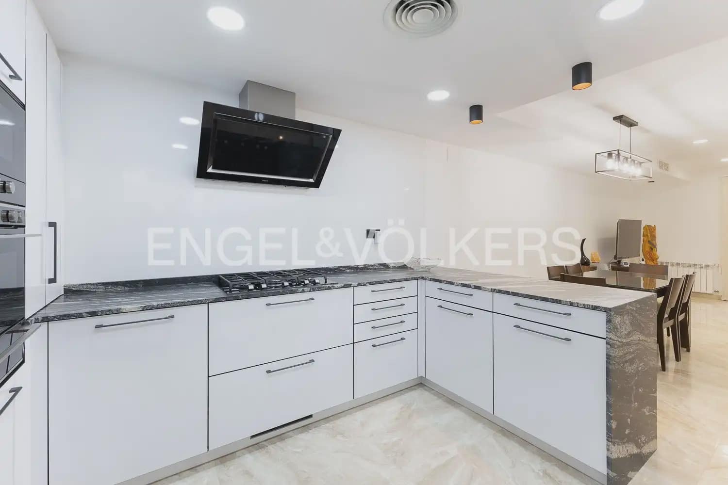 4 bedroom Townhouse for sale in Benifaio with garage - € 385,000 (Ref: 10035680)