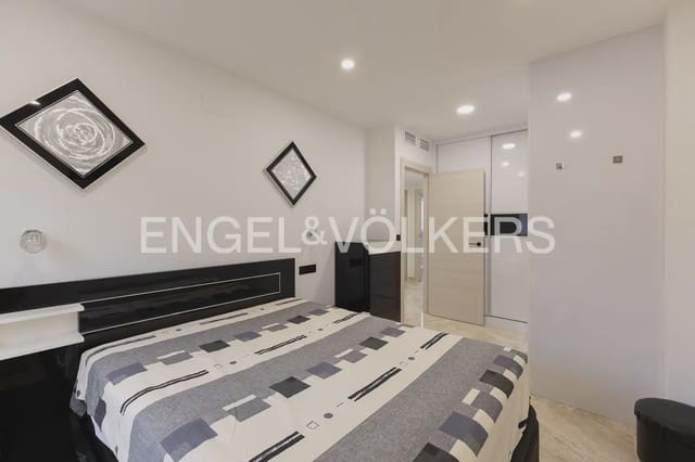 4 bedroom Townhouse for sale in Benifaió with garage - € 385,000 (Ref: 10035680)