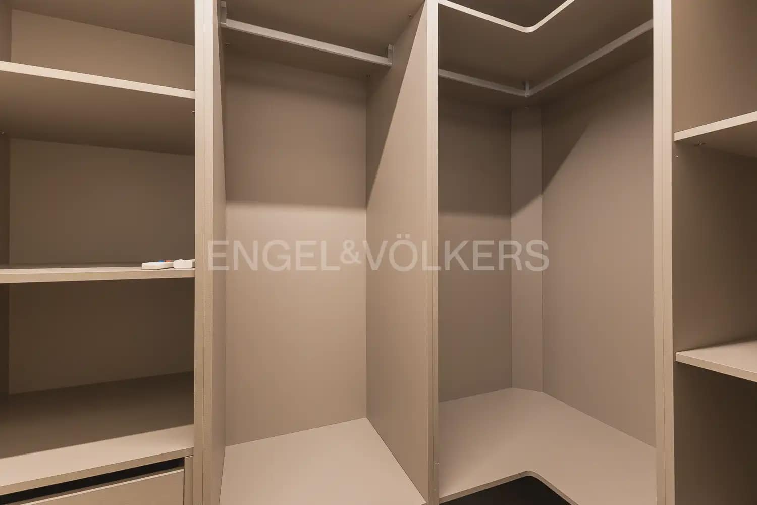 Piso de 3 habitaciones en València ciudad en alquiler con garaje - 2.200 € (Ref: 10035764)
