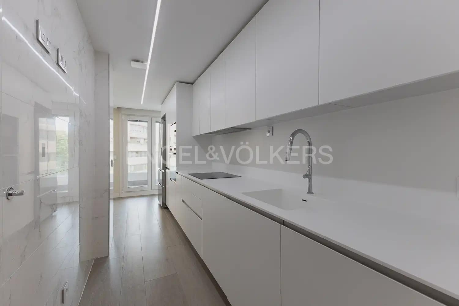 Piso de 3 habitaciones en València ciudad en alquiler con garaje - 2.200 € (Ref: 10035764)