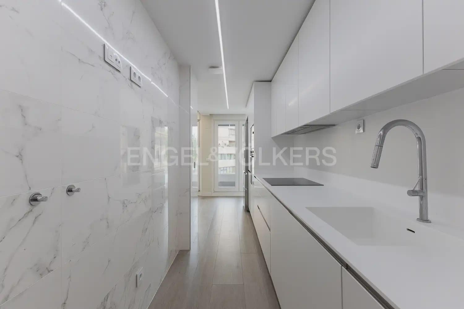 Piso de 3 habitaciones en València ciudad en alquiler con garaje - 2.200 € (Ref: 10035764)