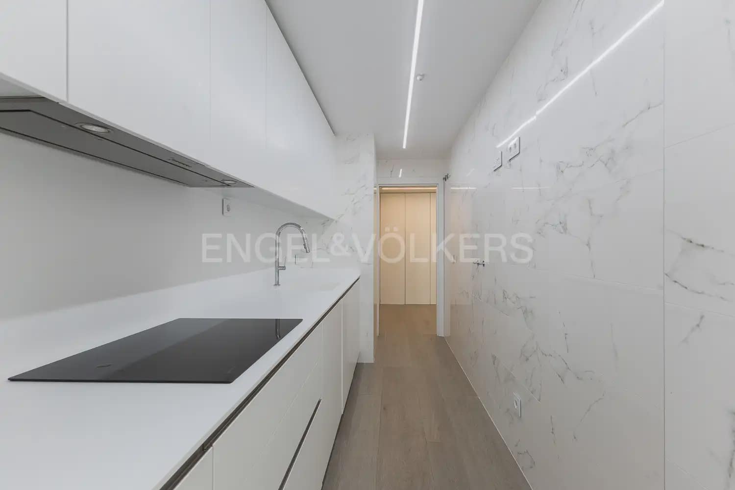 Piso de 3 habitaciones en València ciudad en alquiler con garaje - 2.200 € (Ref: 10035764)