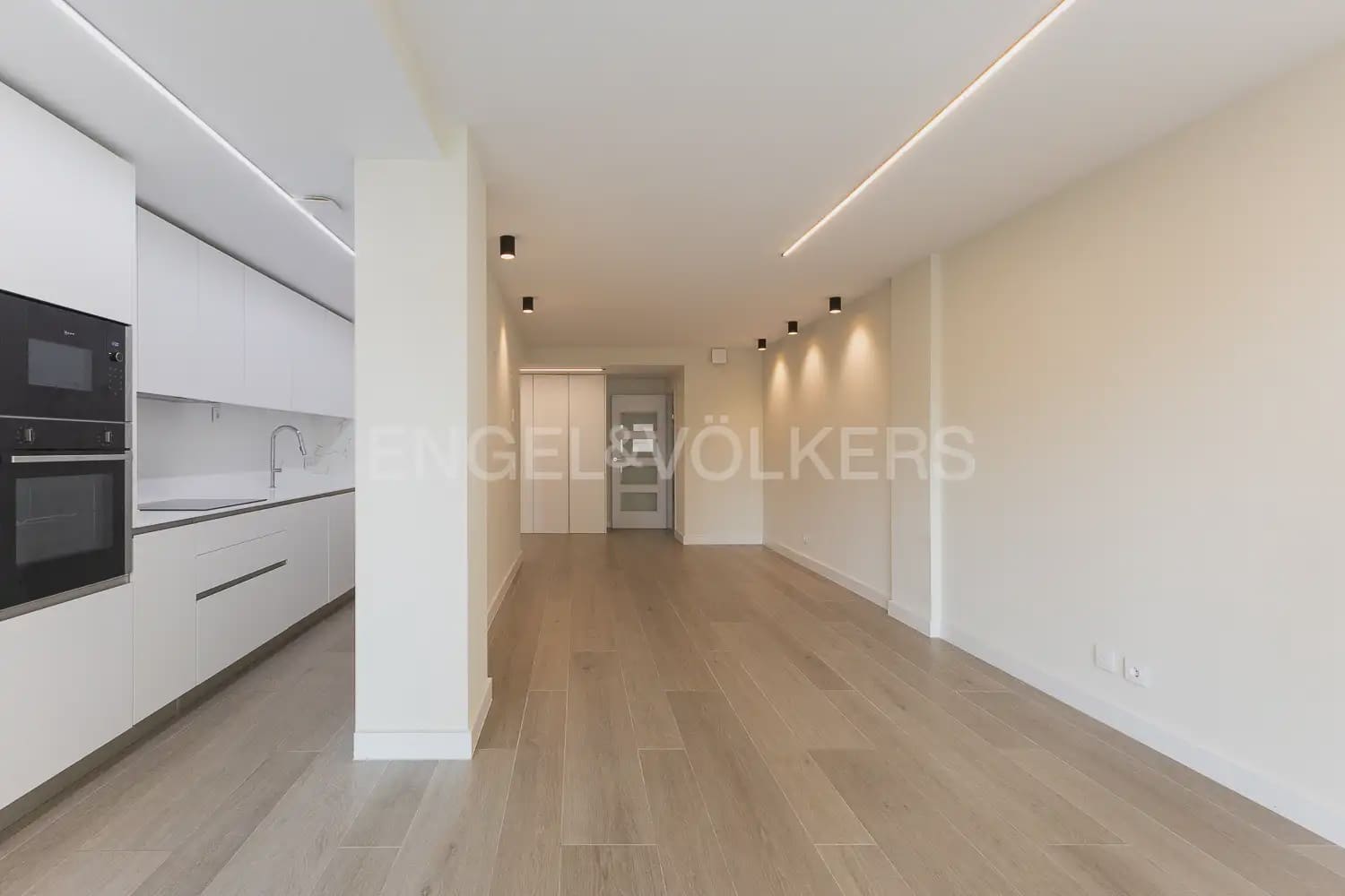 Piso de 3 habitaciones en València ciudad en alquiler con garaje - 2.200 € (Ref: 10035764)