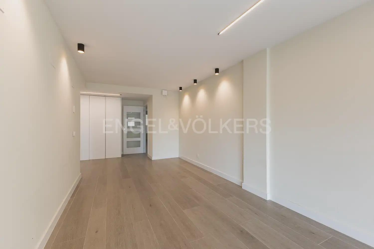 Piso de 3 habitaciones en València ciudad en alquiler con garaje - 2.200 € (Ref: 10035764)
