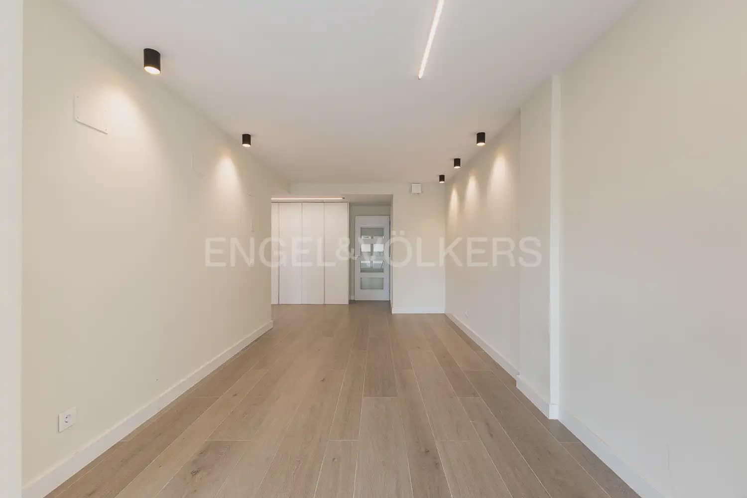 Piso de 3 habitaciones en València ciudad en alquiler con garaje - 2.200 € (Ref: 10035764)