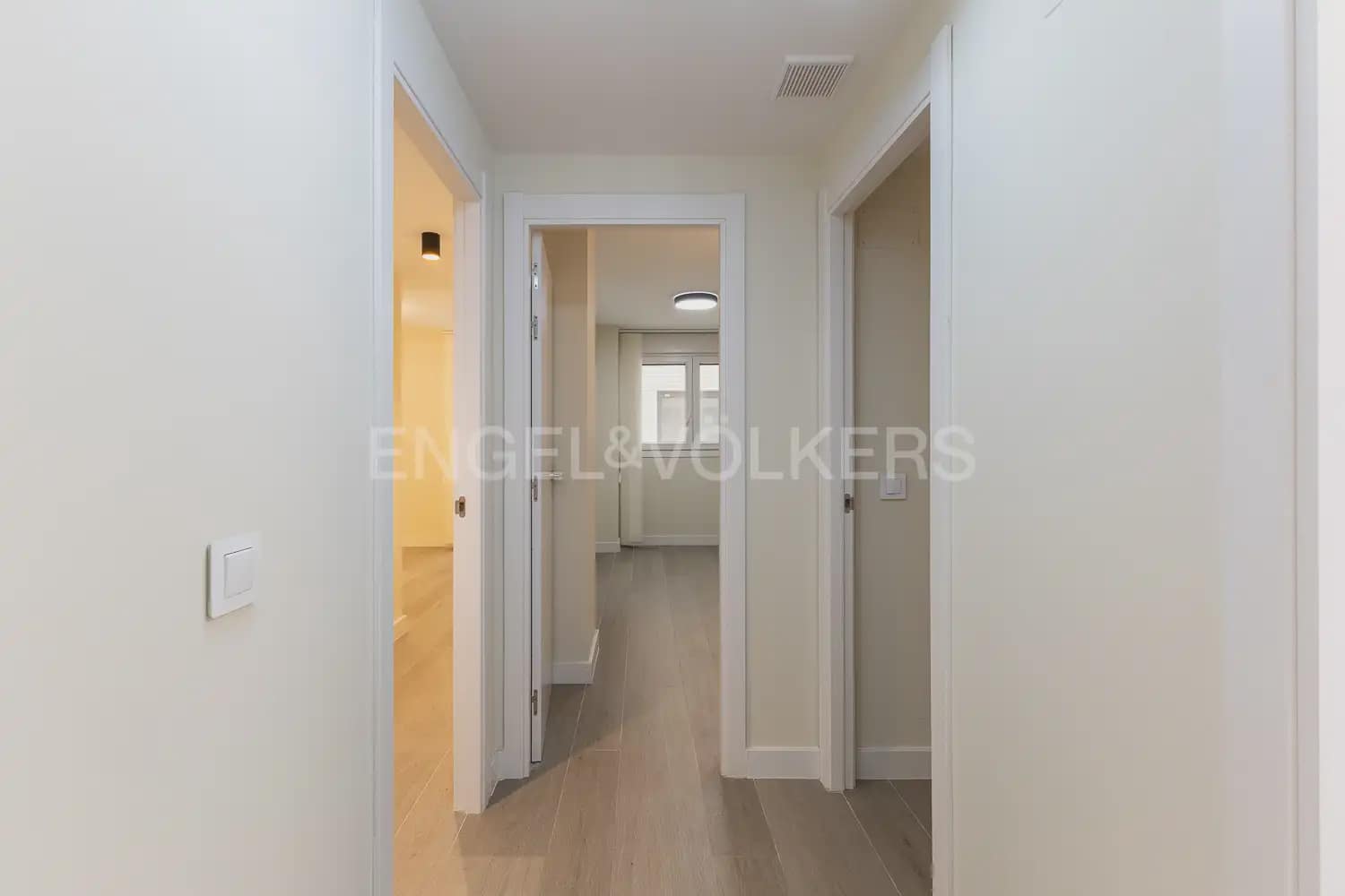 Piso de 3 habitaciones en València ciudad en alquiler con garaje - 2.200 € (Ref: 10035764)