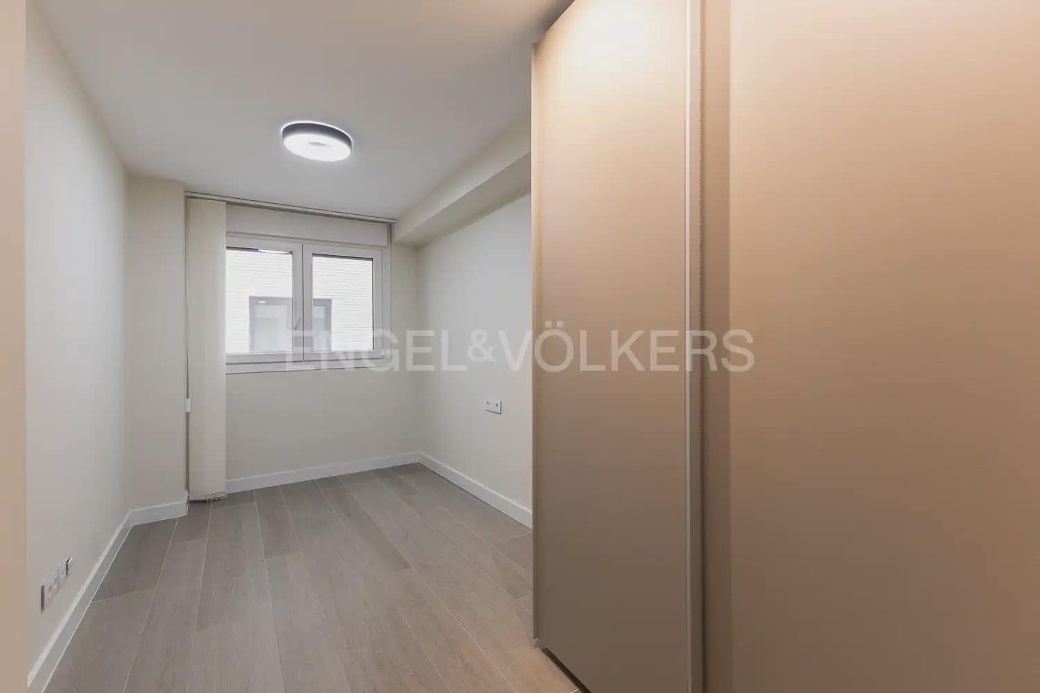 Piso de 3 habitaciones en València ciudad en alquiler con garaje - 2.200 € (Ref: 10035764)
