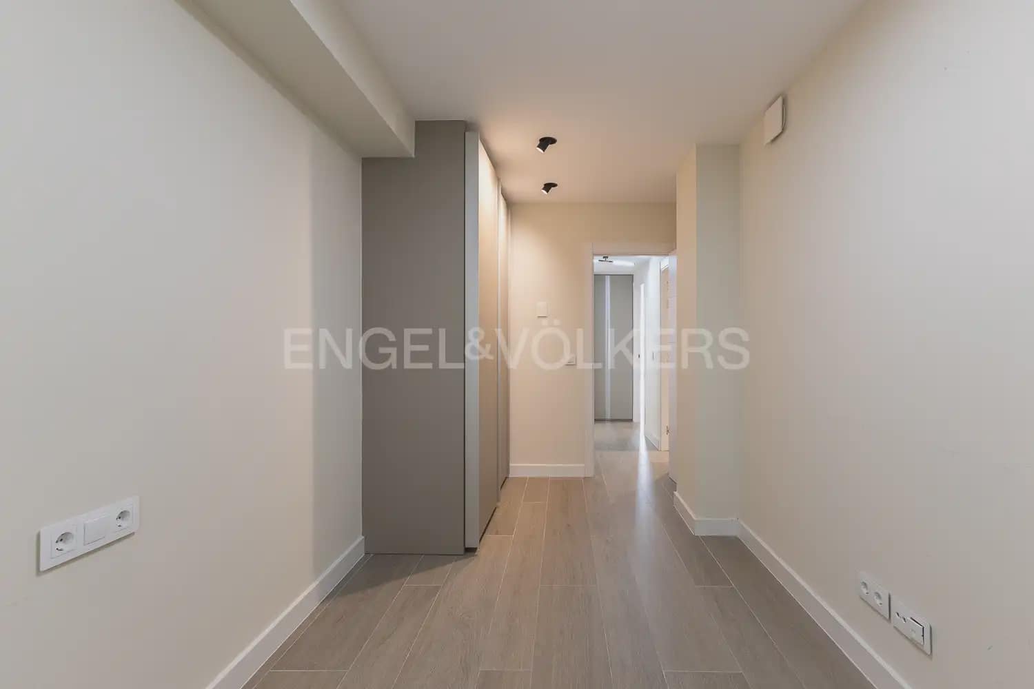 Piso de 3 habitaciones en València ciudad en alquiler con garaje - 2.200 € (Ref: 10035764)