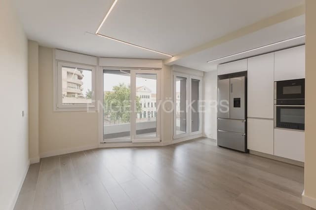 Piso de 3 habitaciones en Trinitat, València ciudad en alquiler con garaje - 2.200 € (Ref: 10035764)