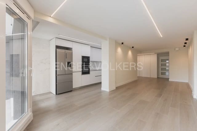 Piso de 3 habitaciones en Trinitat, València ciudad en alquiler con garaje - 2.200 € (Ref: 10035764)