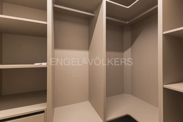 Piso de 3 habitaciones en Trinitat, València ciudad en alquiler con garaje - 2.200 € (Ref: 10035764)
