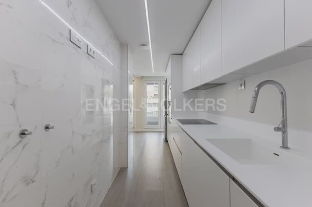 Piso de 3 habitaciones en Trinitat, València ciudad en alquiler con garaje - 2.200 € (Ref: 10035764)