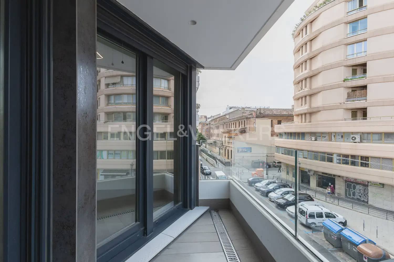 Piso de 3 habitaciones en València ciudad en alquiler con garaje - 2.200 € (Ref: 10035764)