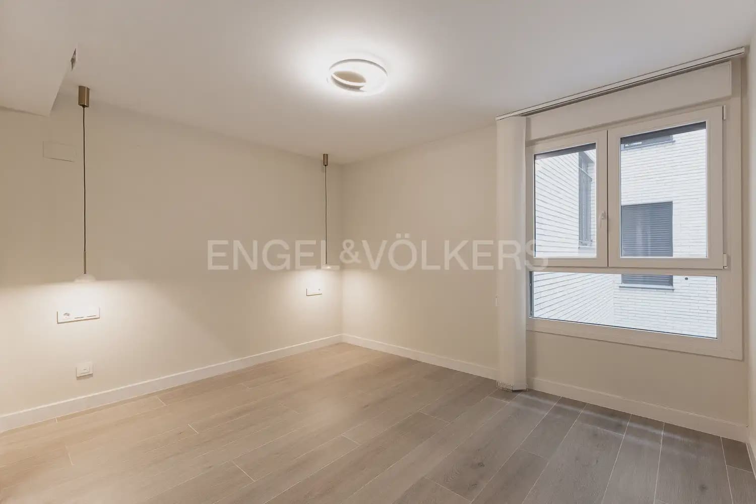 Piso de 3 habitaciones en València ciudad en alquiler con garaje - 2.200 € (Ref: 10035764)