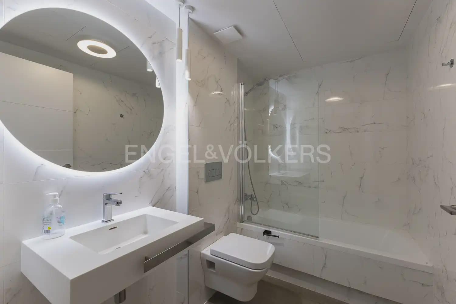 Piso de 3 habitaciones en València ciudad en alquiler con garaje - 2.200 € (Ref: 10035764)
