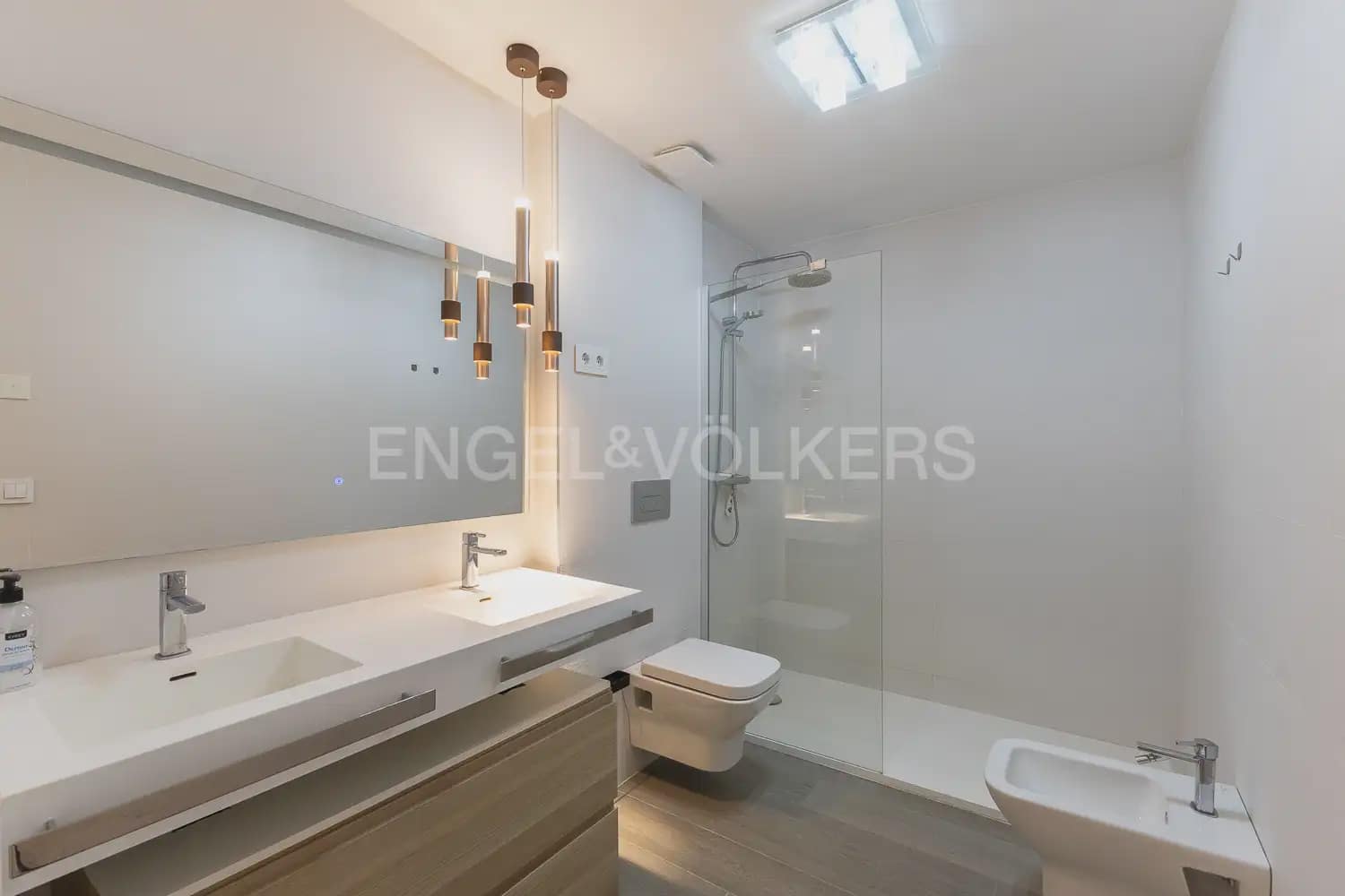 Piso de 3 habitaciones en València ciudad en alquiler con garaje - 2.200 € (Ref: 10035764)