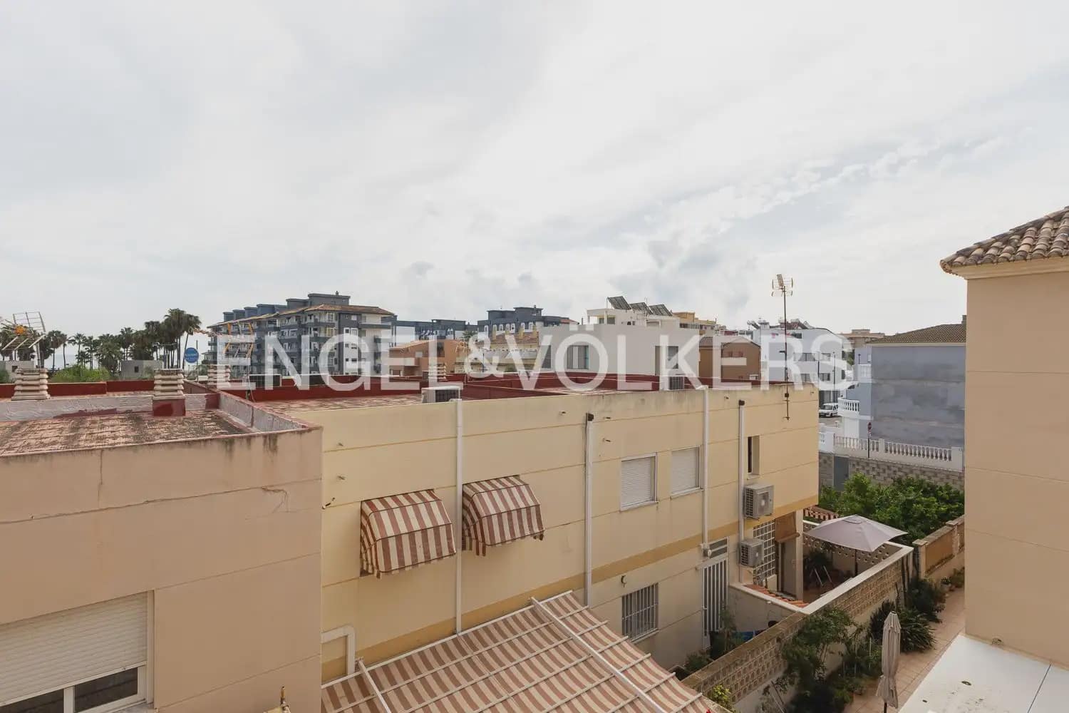 4 Zimmer Reihenhaus zu verkaufen in Miramar mit Garage - 269.000 € (Ref: 10035938)