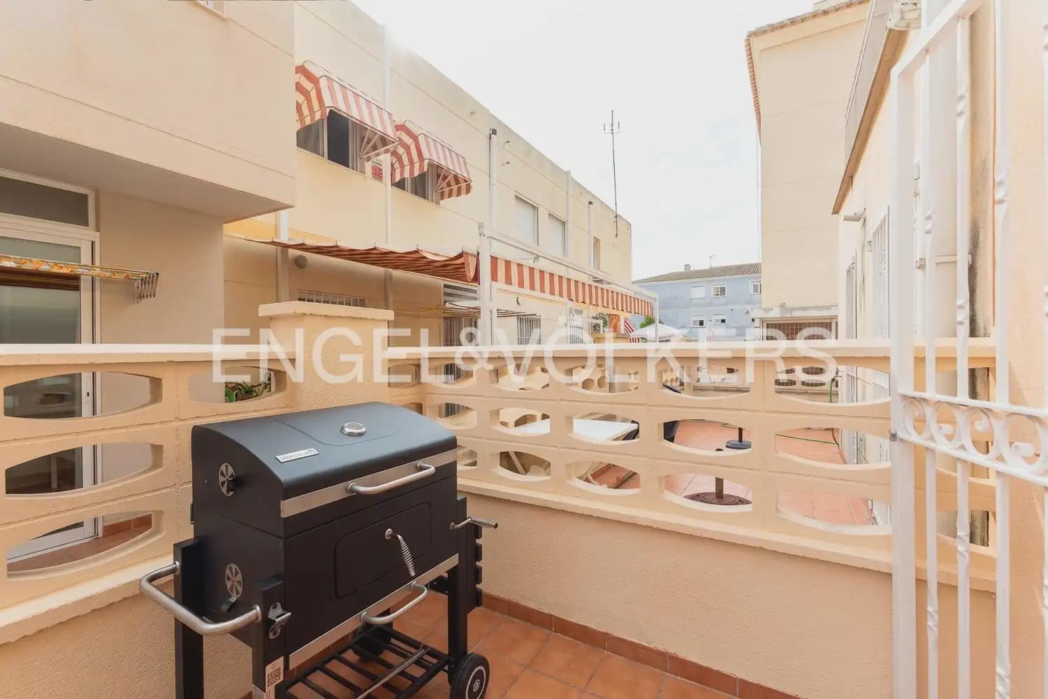 4 Zimmer Reihenhaus zu verkaufen in Miramar mit Garage - 269.000 € (Ref: 10035938)