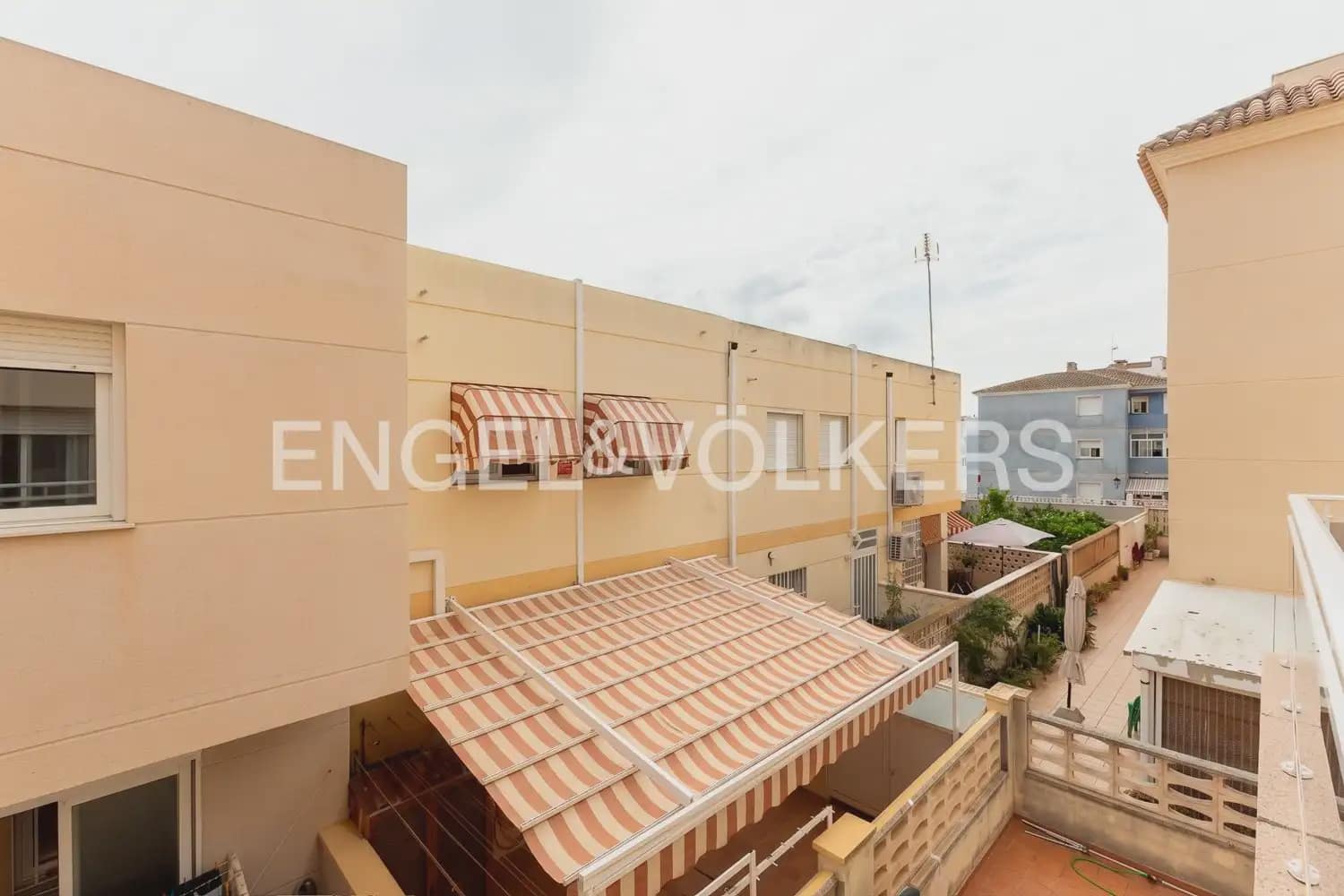 4 Zimmer Reihenhaus zu verkaufen in Miramar mit Garage - 269.000 € (Ref: 10035938)