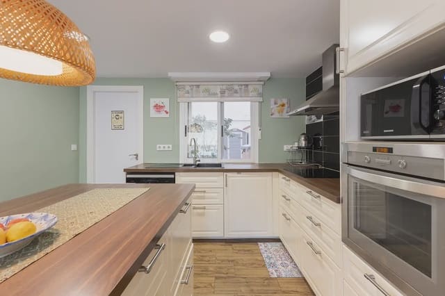 4 sovrum Lägenhet att hyra i Sagunto / Sagunt med garage - 1 500 € (Ref: 10036196)