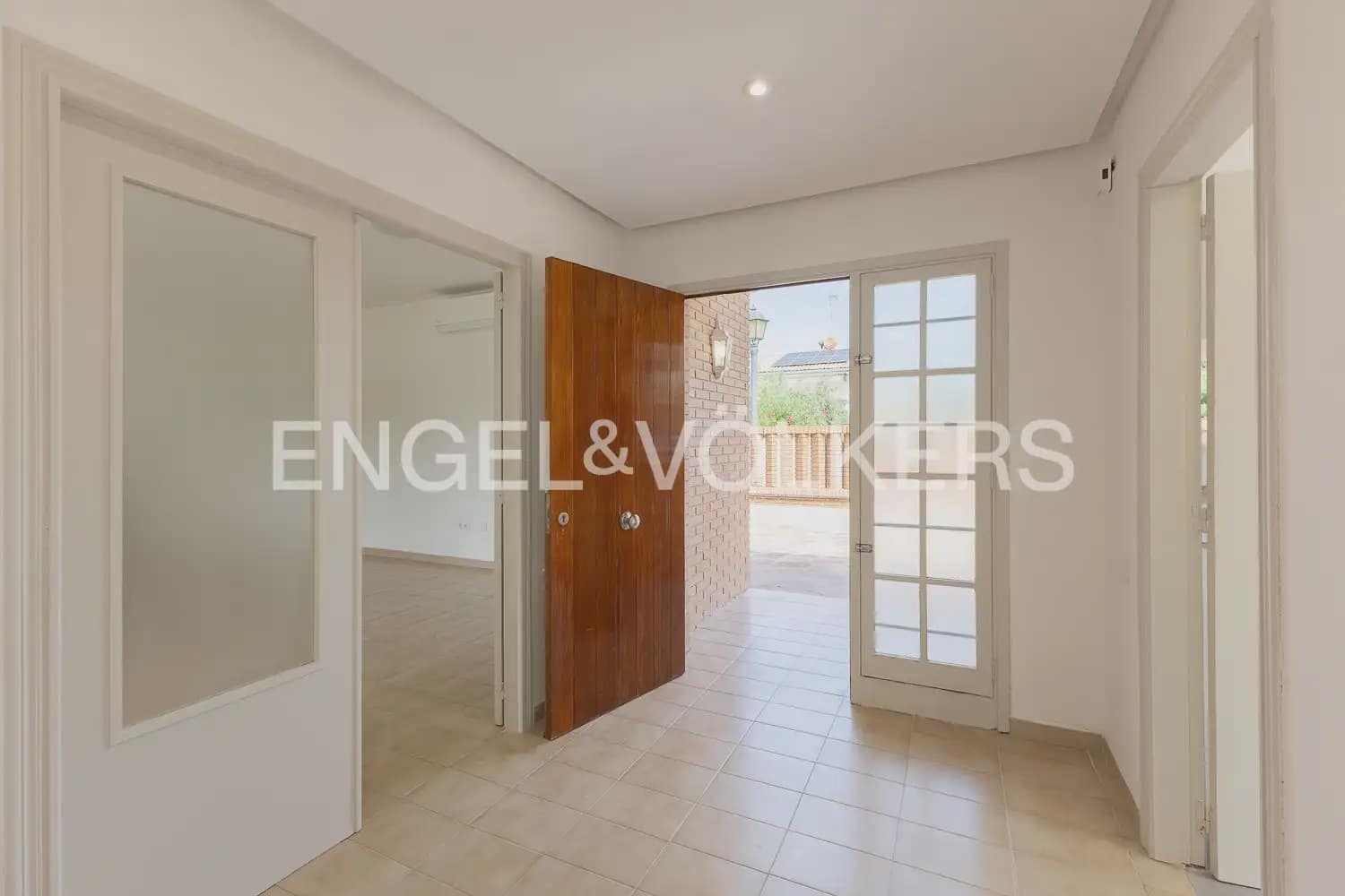4 Zimmer Villa zu vermieten in Rocafort mit Pool Garage - 2.600 € (Ref: 10036200)