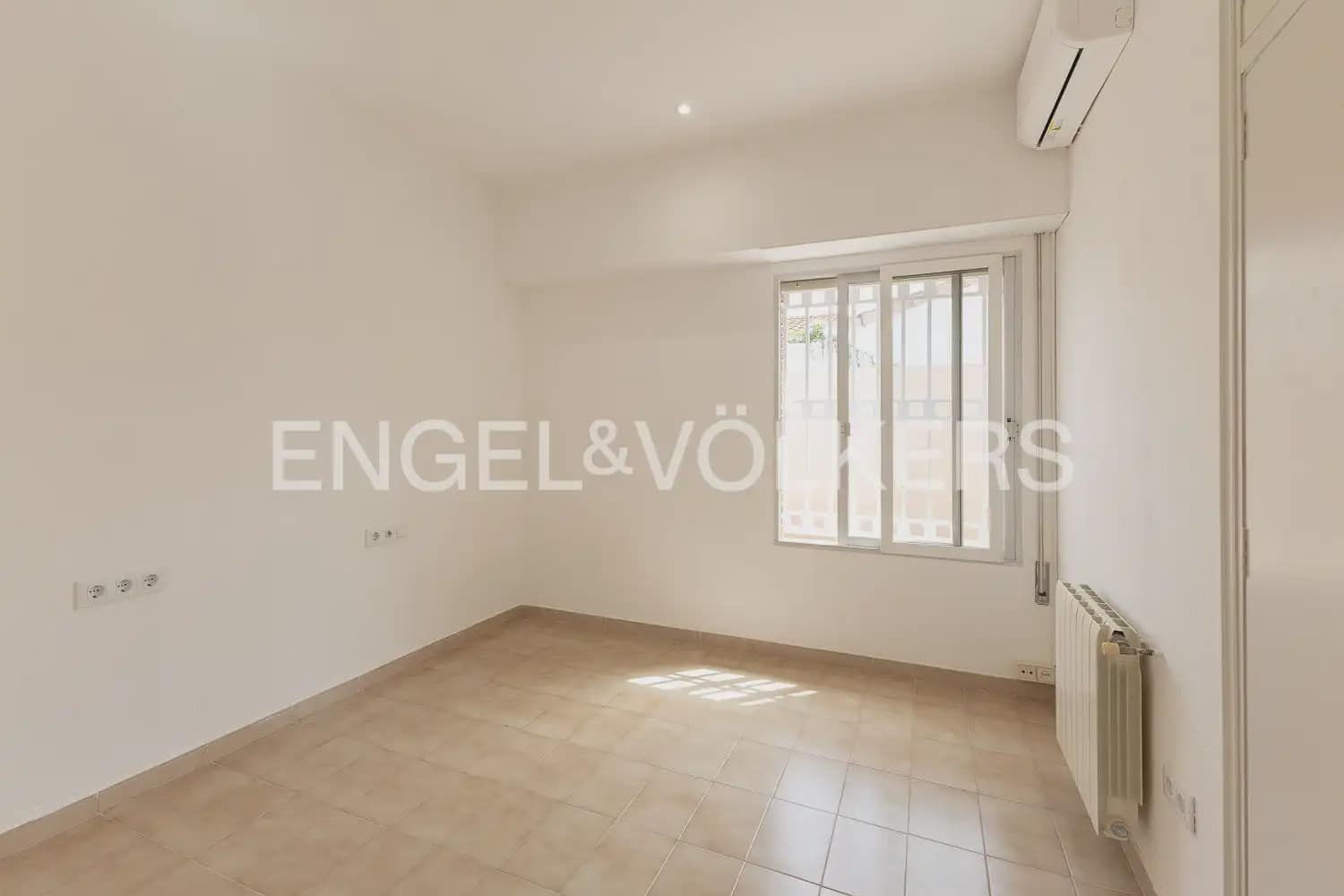 4 Zimmer Villa zu vermieten in Rocafort mit Pool Garage - 2.600 € (Ref: 10036200)