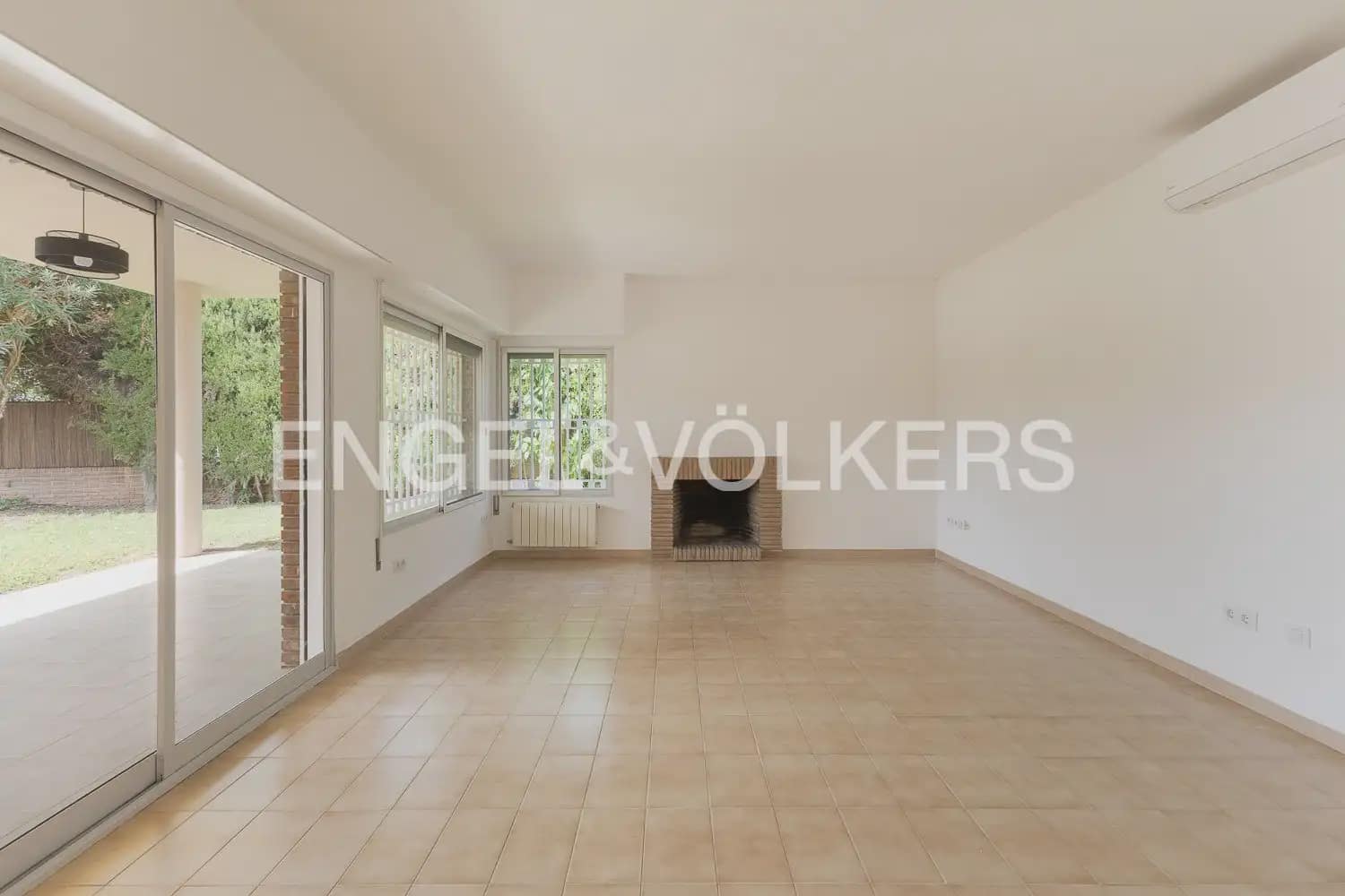4 Zimmer Villa zu vermieten in Rocafort mit Pool Garage - 2.600 € (Ref: 10036200)