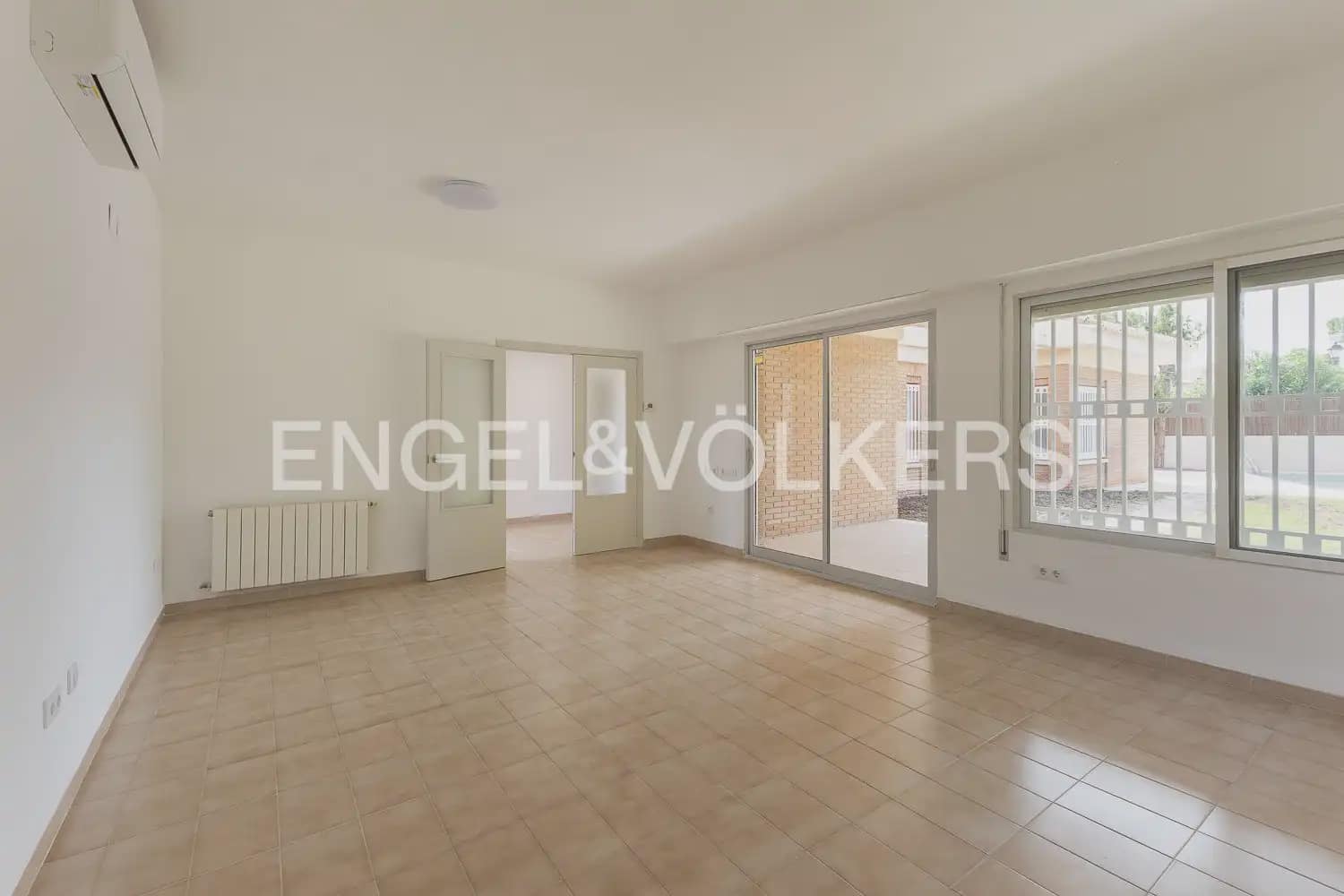 4 Zimmer Villa zu vermieten in Rocafort mit Pool Garage - 2.600 € (Ref: 10036200)