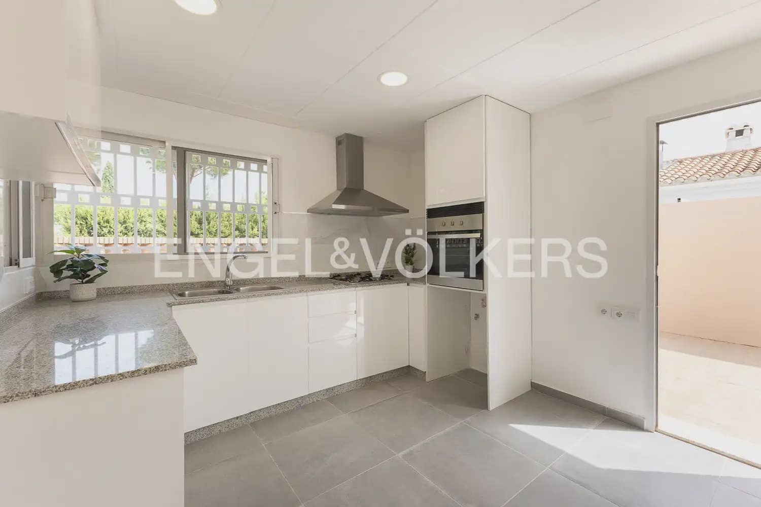 4 Zimmer Villa zu vermieten in Rocafort mit Pool Garage - 2.600 € (Ref: 10036200)