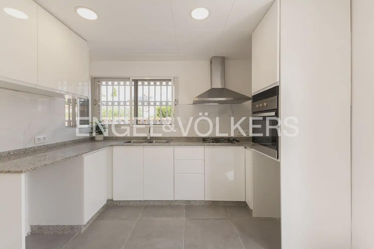 4 Zimmer Villa zu vermieten in Rocafort mit Pool Garage - 2.600 € (Ref: 10036200)